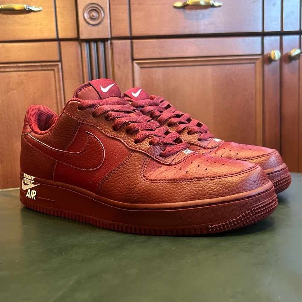Nike Men's Air Force 1 Low '07 LV8 Burgundy AJ7280-600 - Sz 10 - EXCELLENT - Picture 3 of 13